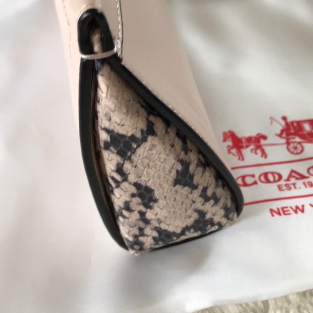 Coach Nwt Madison Blush Python Large Wristlet - image 3